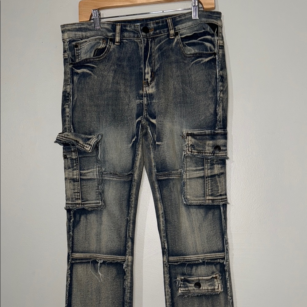 Relaxed Cargo Jeans in Faded Black - Picture 3 of 9